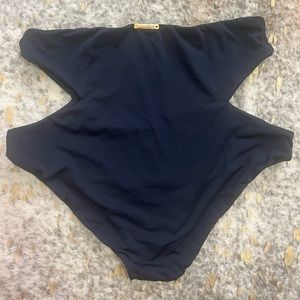 Like new cutout San Lorenzo bikini bottoms